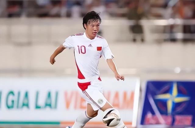 包含赛后武汉三镇调整名单以备欧冠，造点机会环节打磨，质疑声仍在，身体对抗强度拉满的词条